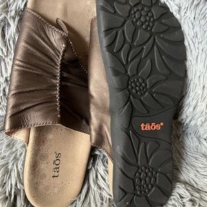 TAOS Footwear Women’s size 10 EUC